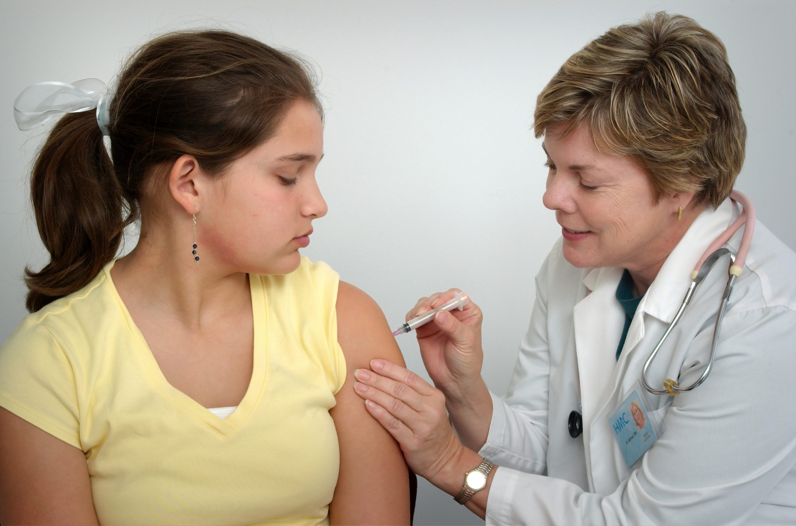 EMA empieza a evaluar vacuna Covid-19 Comirnaty en jóvenes de 12 a 15 años